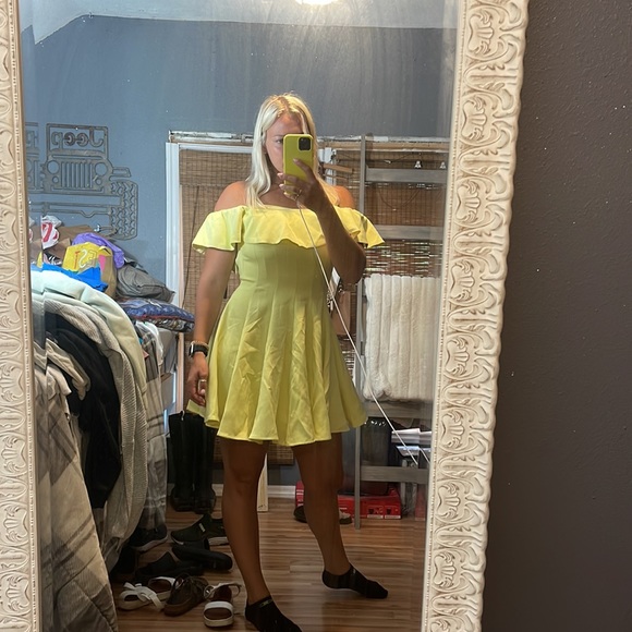 Yellow off the shoulder dress NWT - Picture 2 of 3